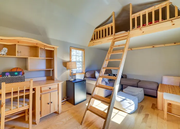 Dog-friendly With Wraparound Porch! Holiday home
