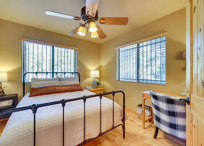 Dog-friendly With Wraparound Porch! Holiday home Nutrioso