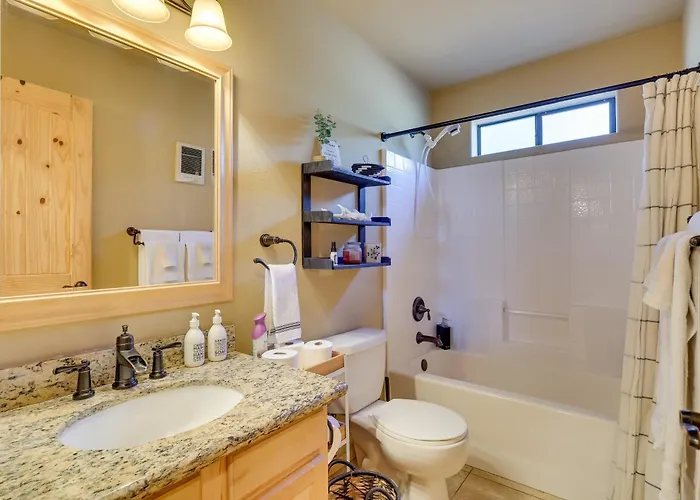 Holiday home Dog-friendly With Wraparound Porch! *