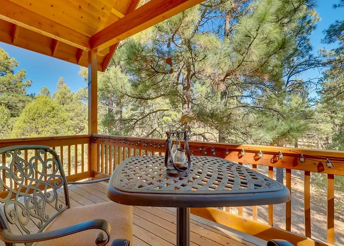 Holiday home Dog-friendly With Wraparound Porch!